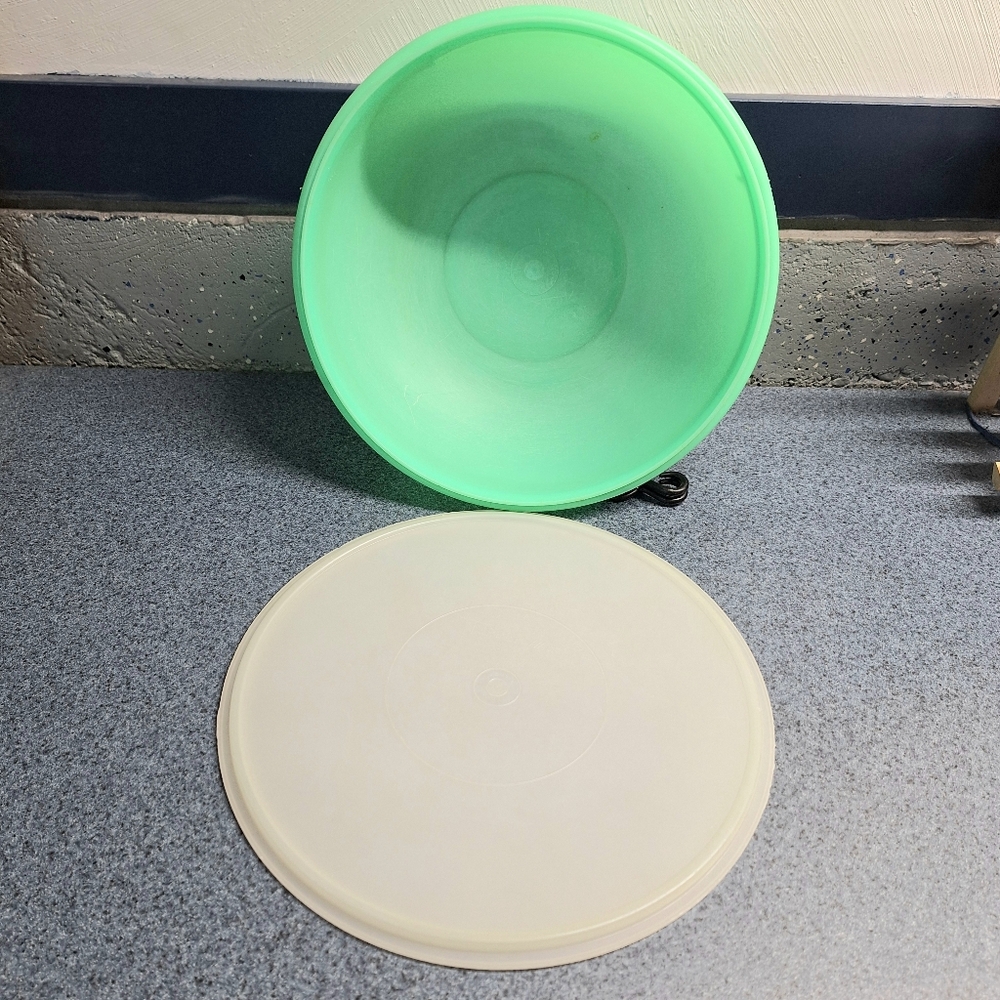 Vintage Tupperware 26 Cup Fix-N-Mix "Jadeite" Mixing Bowl #224-18, #274-1